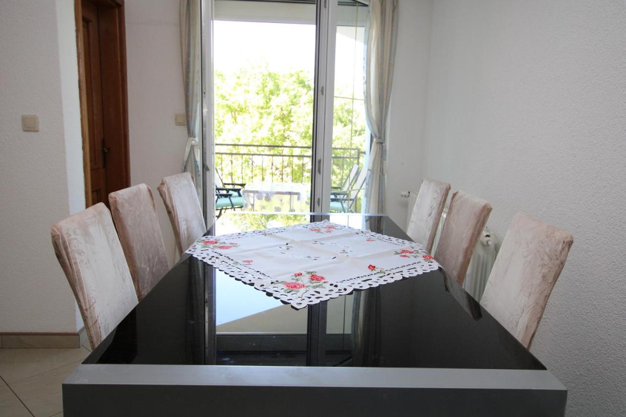Julia Apartman Rošini